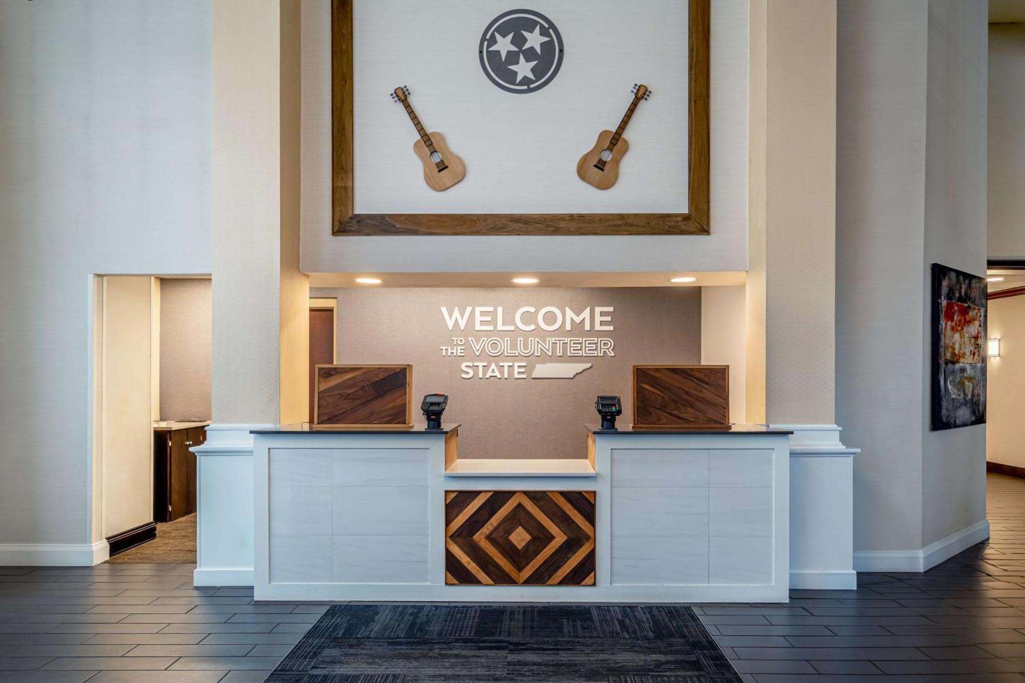 Hampton Inn&Suites Nashville-Vanderbilt-Elliston Place Exterior foto